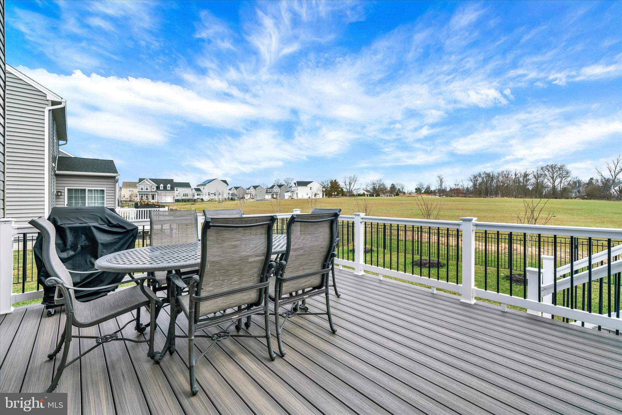 TWIN LAKES - Residential