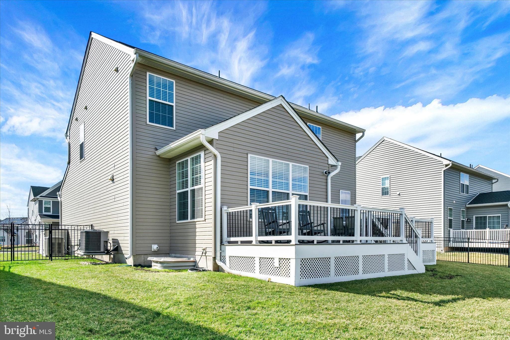 TWIN LAKES - Residential