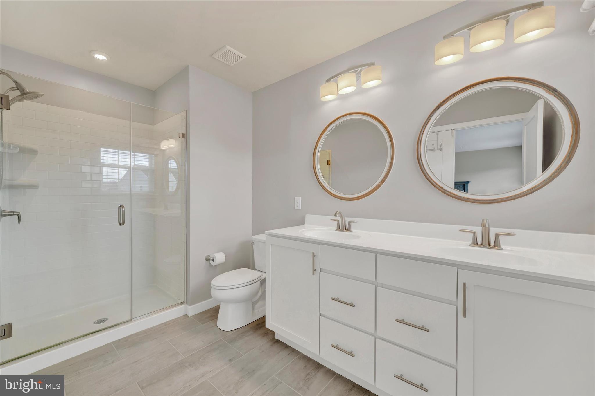 TWIN LAKES - Residential