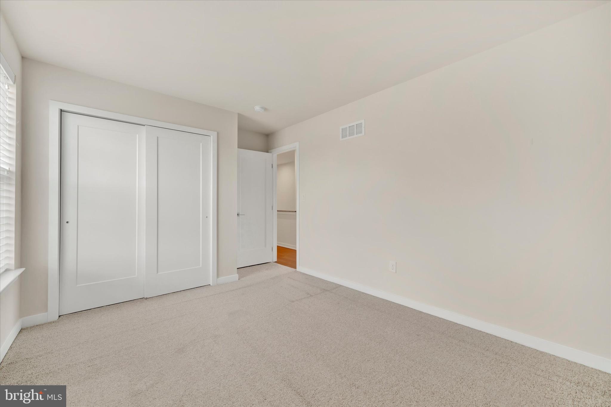 TWIN LAKES - Residential