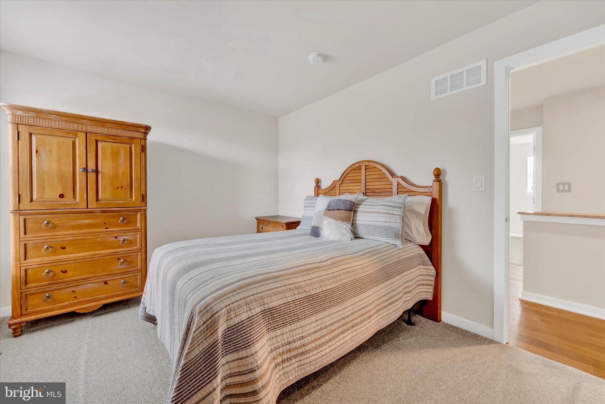 TWIN LAKES - Residential