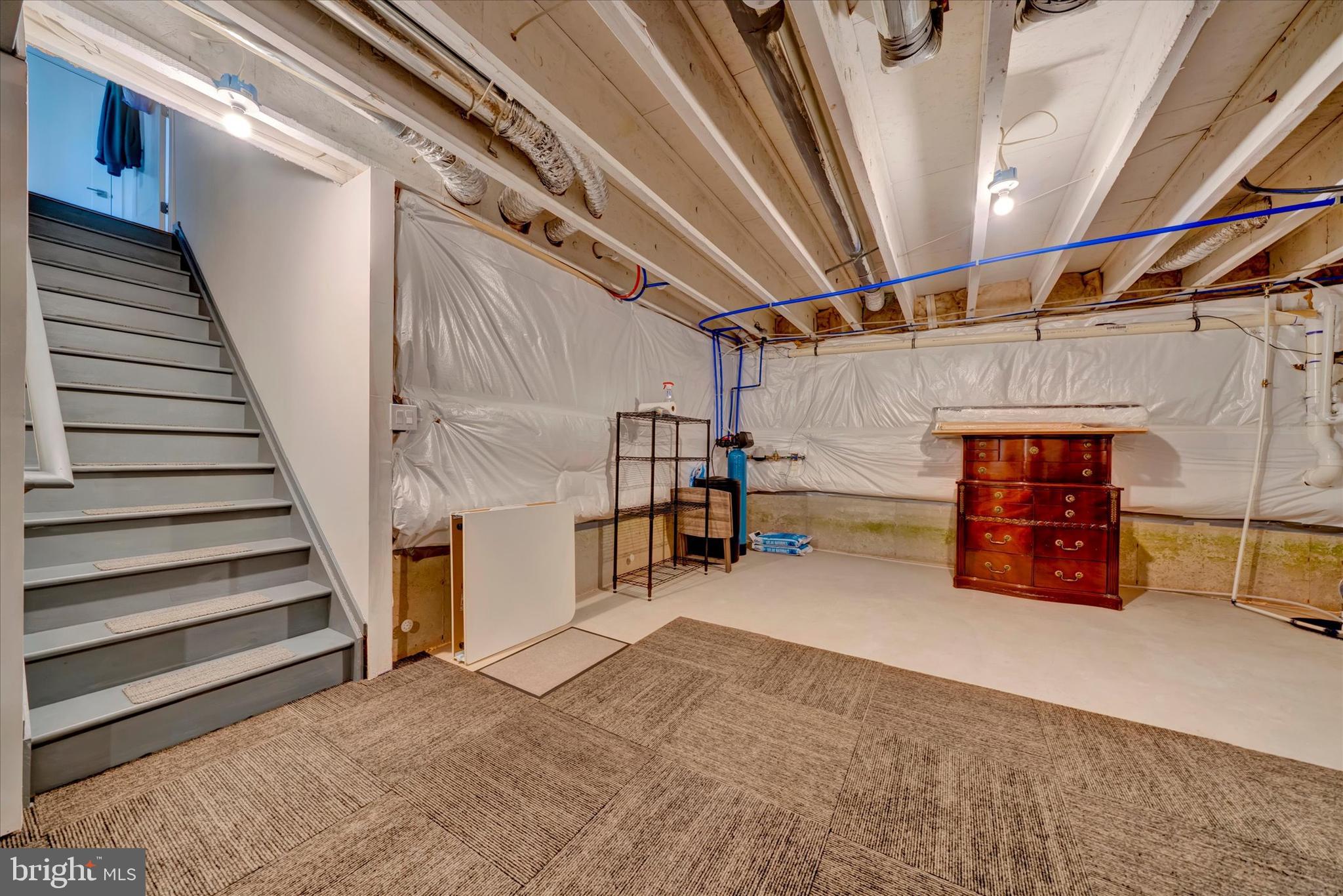 TWIN LAKES - Residential