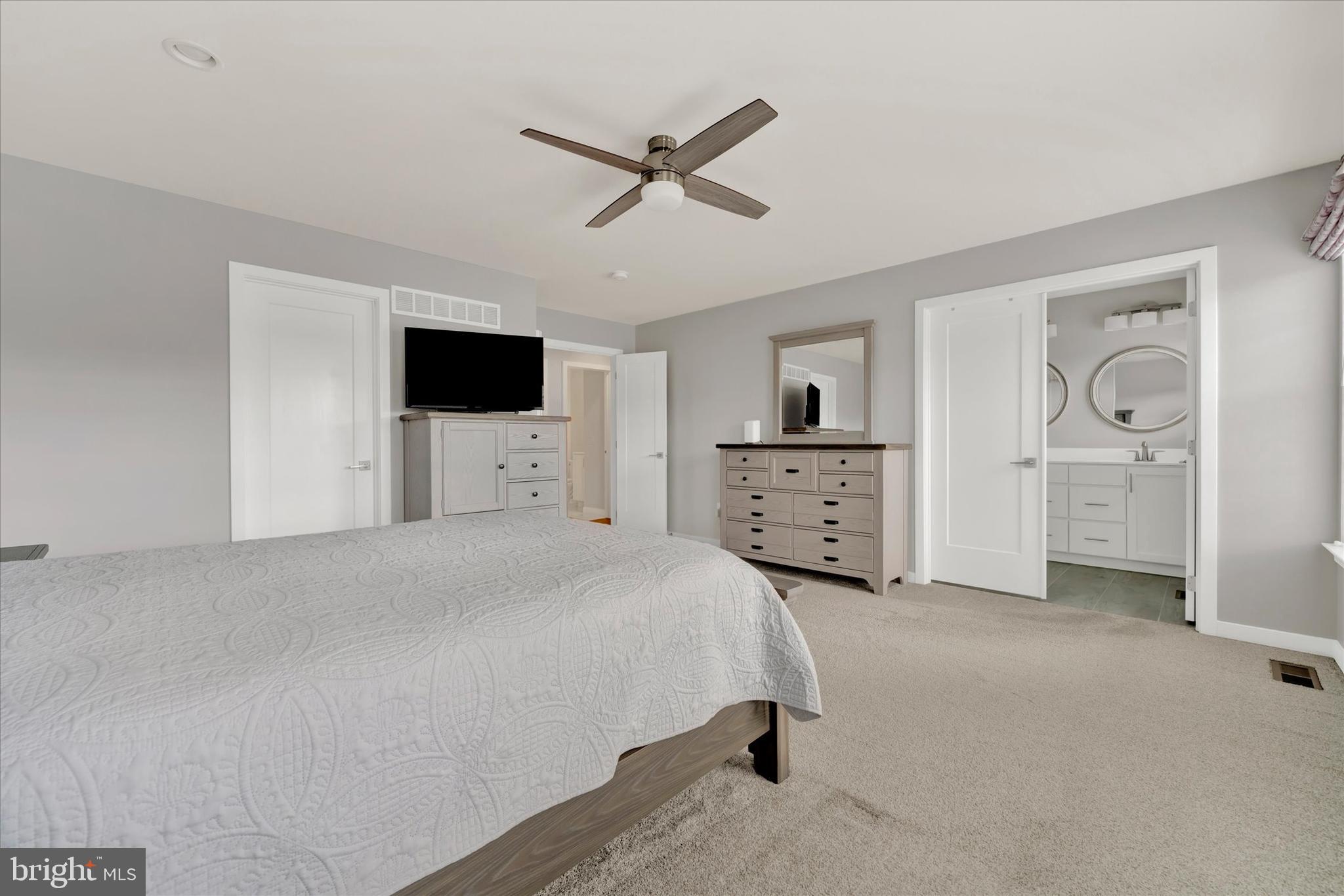 TWIN LAKES - Residential