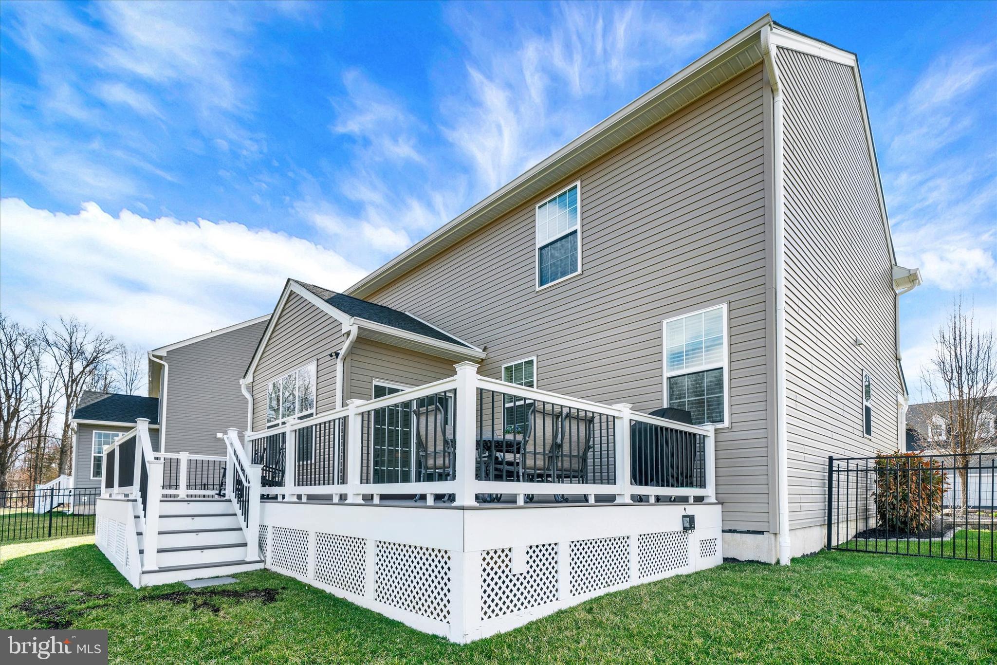 TWIN LAKES - Residential