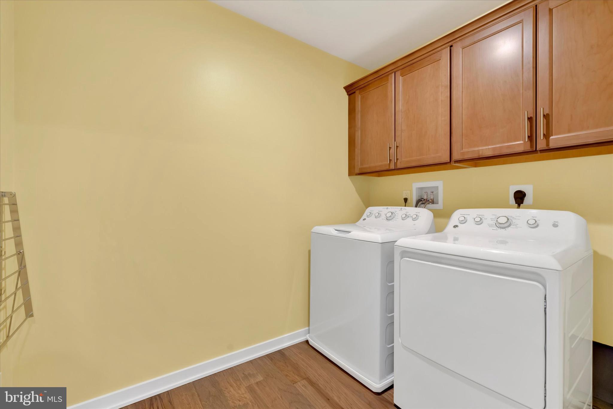 TWIN LAKES - Residential