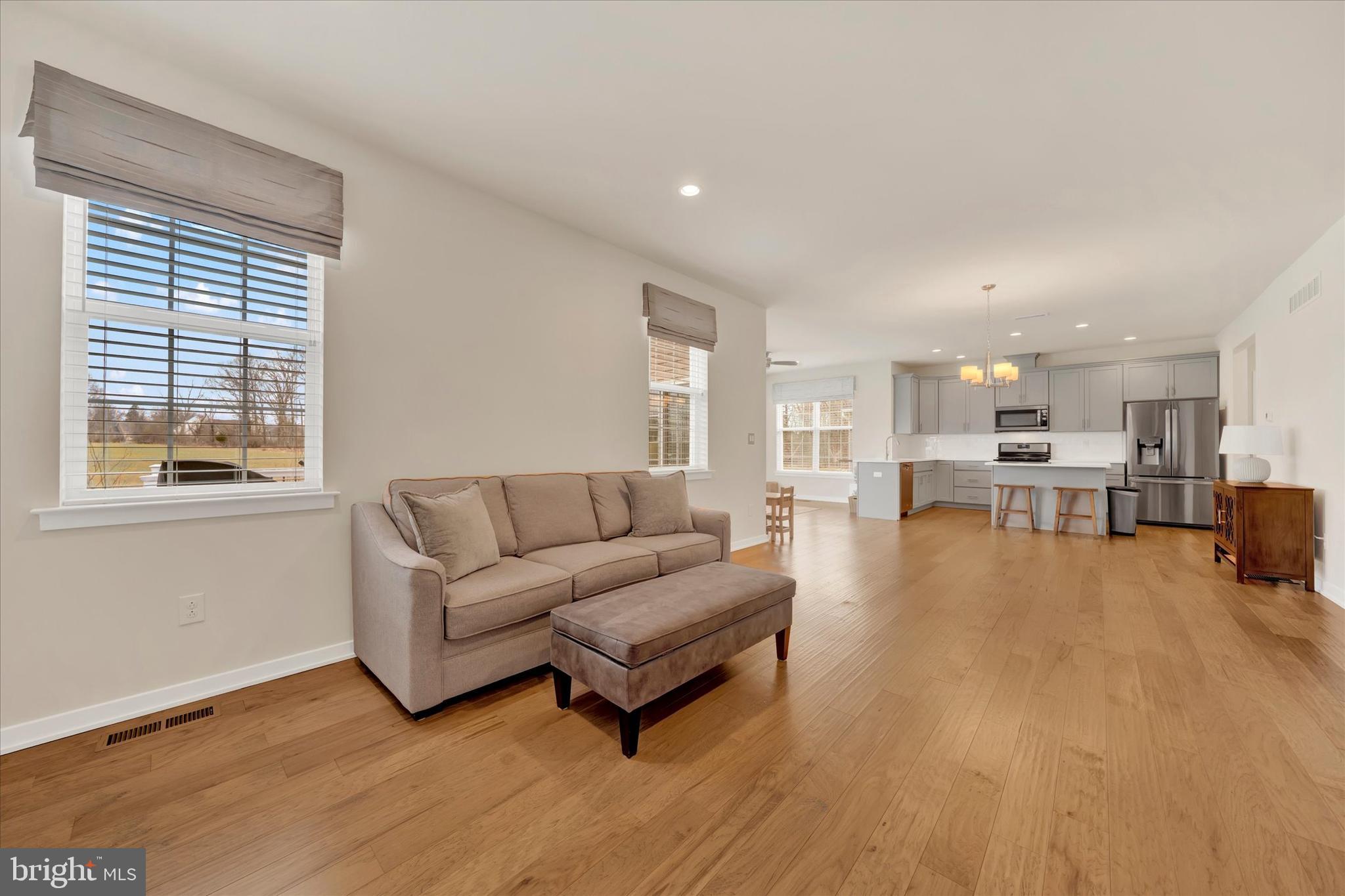 TWIN LAKES - Residential