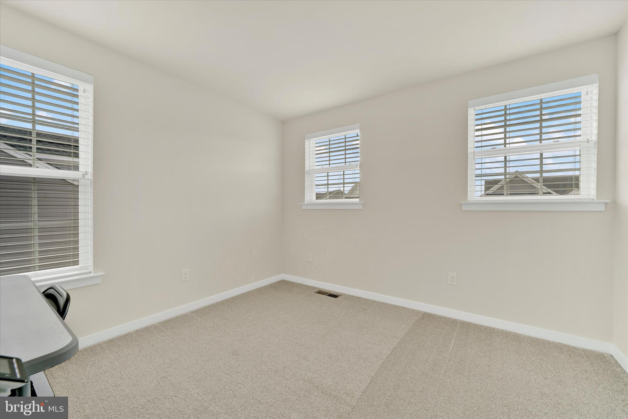 TWIN LAKES - Residential