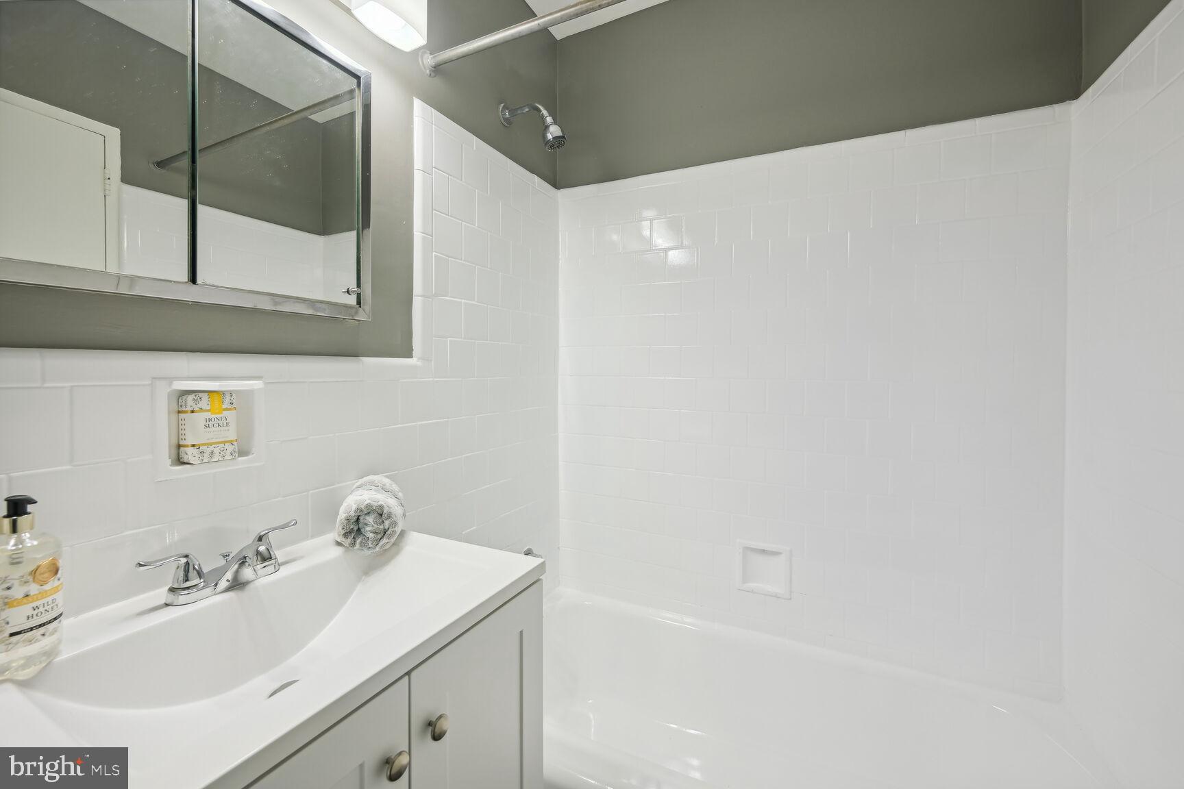 LYON VILLAGE - Residential