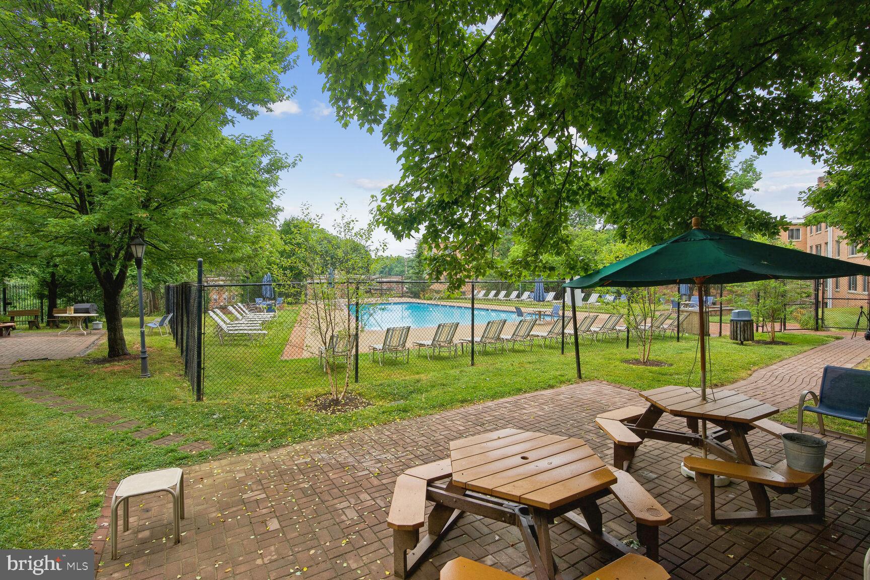 LYON VILLAGE - Residential