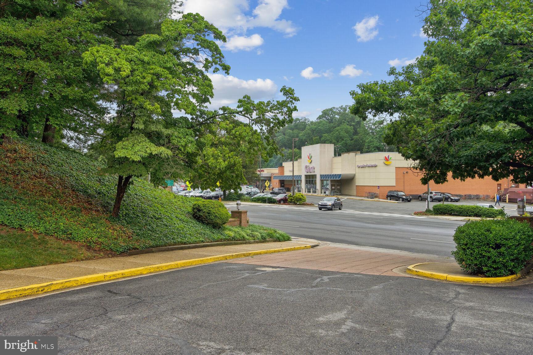 LYON VILLAGE - Residential