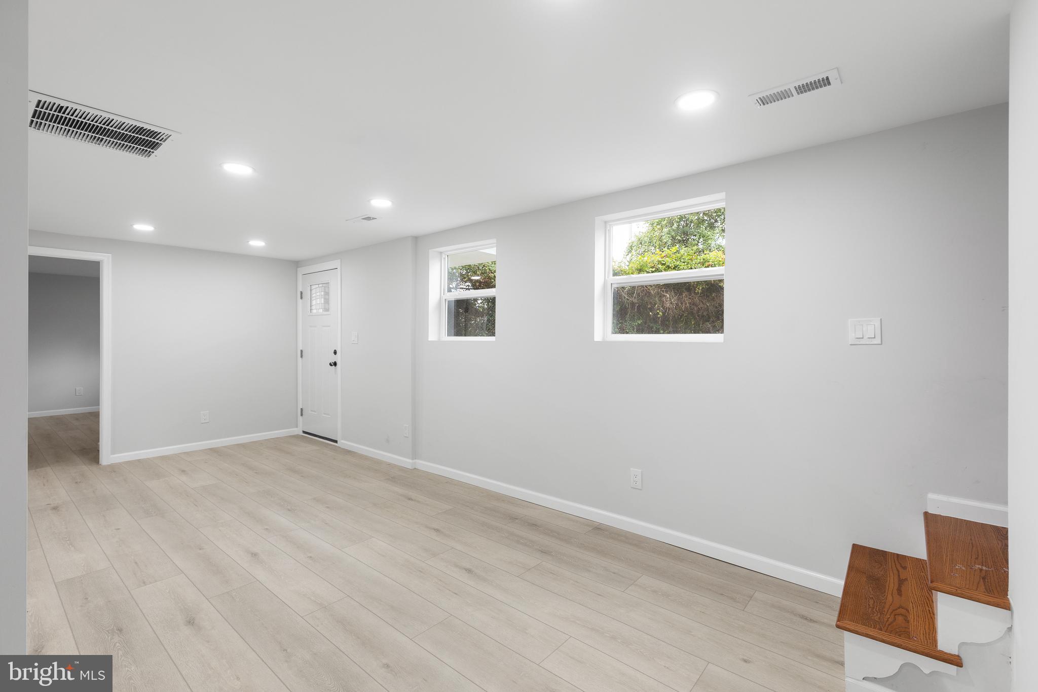 WHITE HOUSE HEIGHTS - Residential