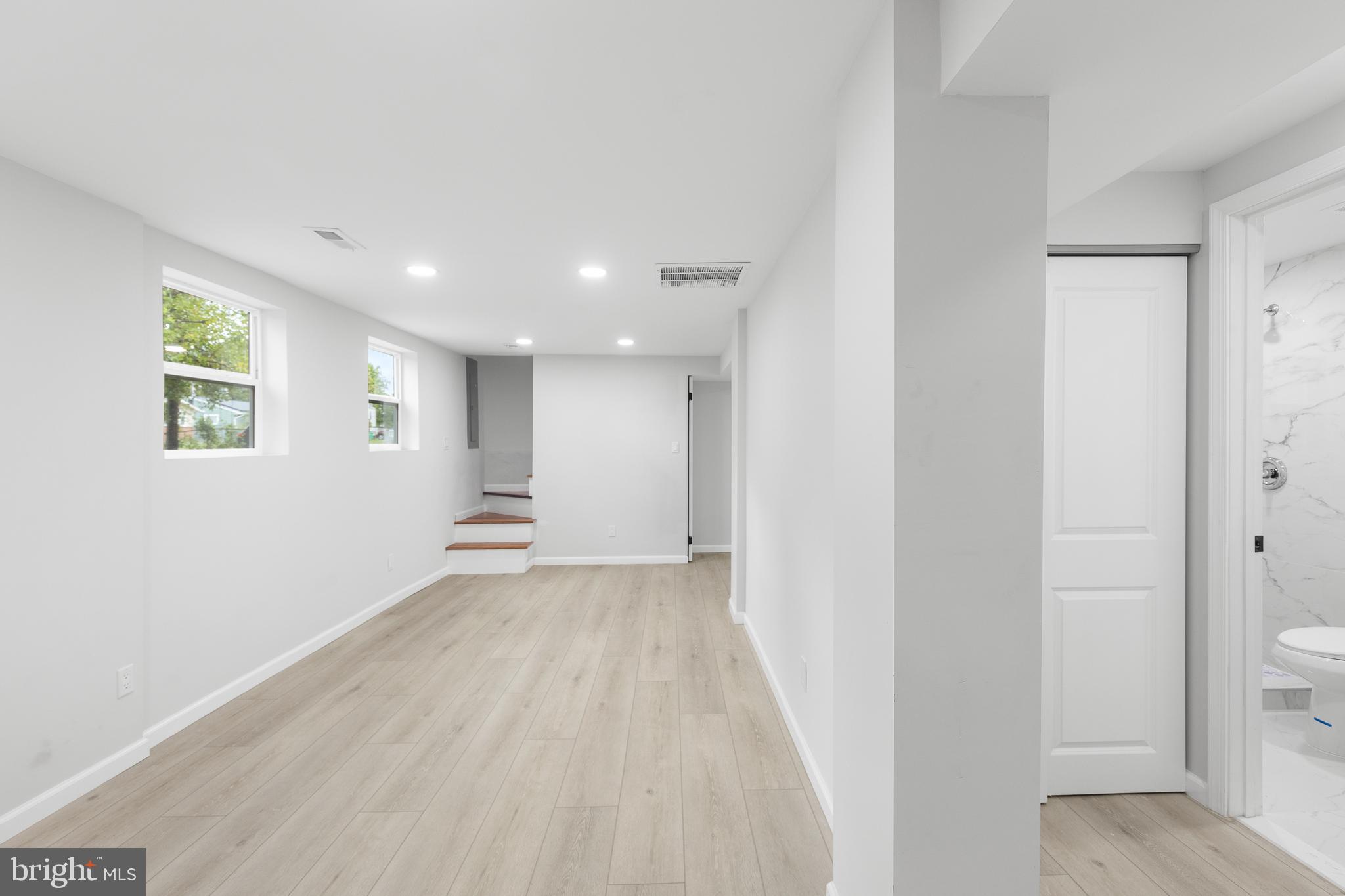 WHITE HOUSE HEIGHTS - Residential