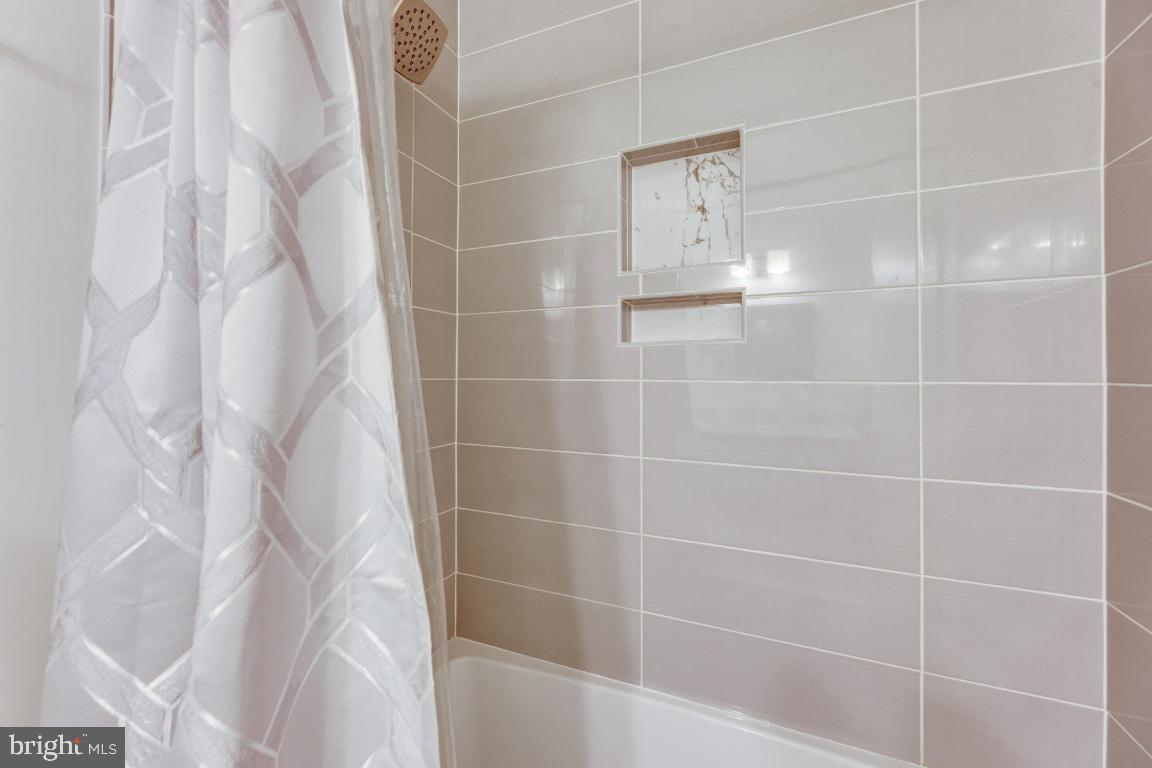 ROLLING VALLEY - Residential