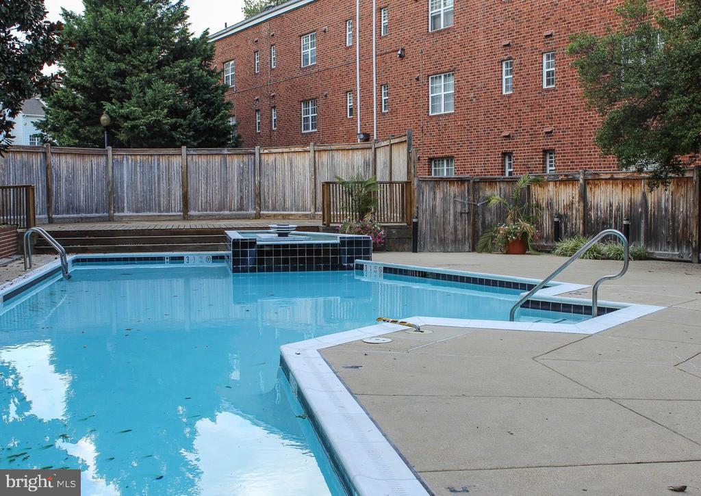 POTOWMACK CROSSING - Residential Lease