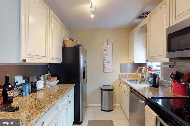 POTOWMACK CROSSING - Residential Lease