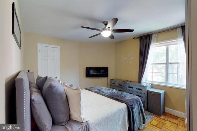 POTOWMACK CROSSING - Residential Lease