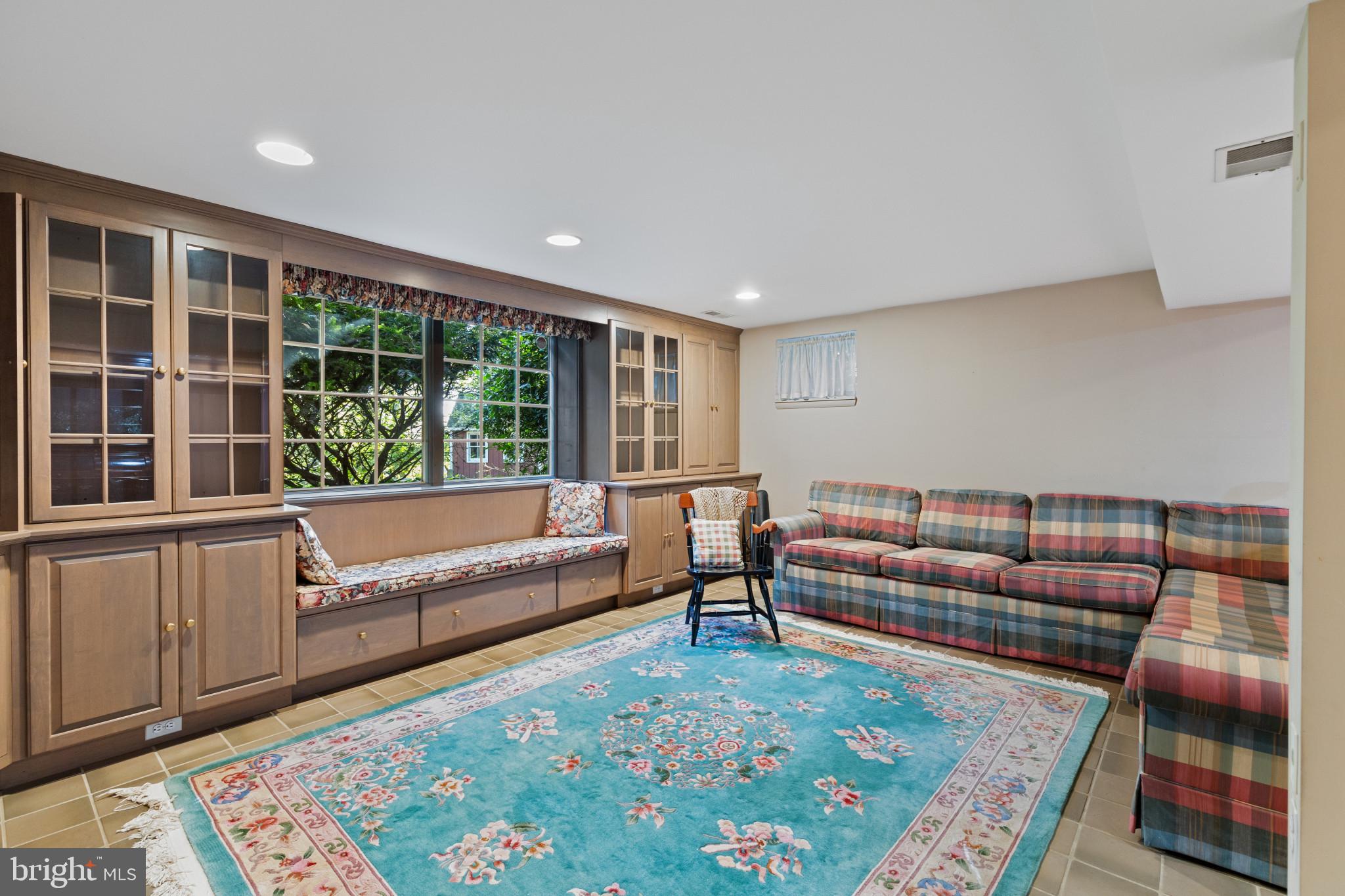 ELKRIDGE HEIGHTS - Residential