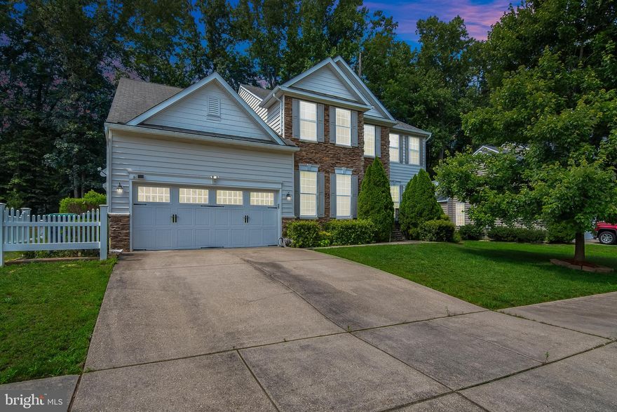 Exceptionally well kept Colonial in highly desirable Maury Heights subdivision in Bowling Green, VA on a quiet cul-de-sac! Upgraded kitchen with tons of cabinets, granite counter-tops, Kenmore Elite dishwasher, wine cooler and recessed lighting! Beautiful hardwood floors! Weatherproof doors just recently added! Two story foyer on the main level with formal living and dining rooms, tray ceilings. Office or study on main level. Kitchen opens to large family room with gas fireplace, breakfast eat in area and large sun room! Outback you have a beautiful deck 16x18 with pergola! Master bedrooms upstairs is gigantic with sitting area and a large master bath, separate shower, garden tub and double vanity with great walk in closet. 3 additional bedrooms, all great sizes and large closets, one with it's own full bath as well. The basement is unfinished and ready for built out with rough in plumbing for a full bath. Fresh paint, high speed internet, public water and sewer. Attached finished garage with garage door opener. Close for commuting to to Dahlgren, about 30 miles and and I-95 is approximately 30 miles as well. Must see!