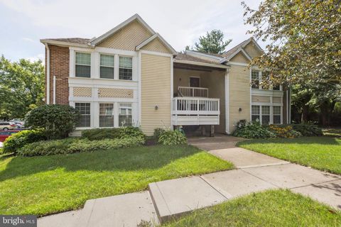 Photo of 3412 LAKESIDE VIEW DR #12-1, FALLS CHURCH, VA 22041 (MLS # VAFX2105118)
