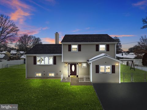 Homes For Sale - 10 Magee Road<br/> EDISON, NJ 08817