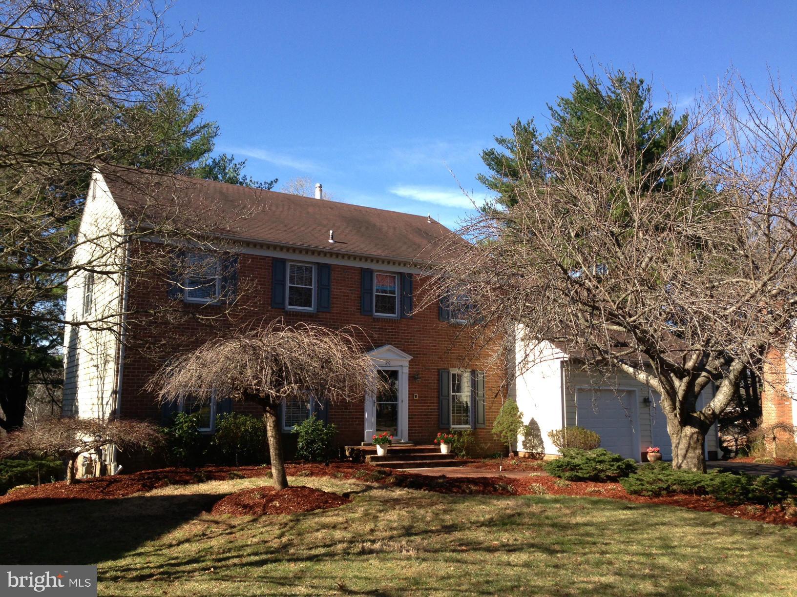 CHARMING 5BR, 2 FULL BA, 2 HALF BA COLONIAL IN NORTH FARM. WD FLRS THRUOUT MAIN LVL W/ LIV RM, DIN RM, OFFICE, FAM RM W/ GAS FP OFF UPDTD KIT W/GRANITE & SS; SUNRM ADDITION, 2-CAR GAR; UPPER LVL W/MSTR SUITE & UPDTD BATH, 4 ADDT'L BDRMS & UPDTD HALL BA; WALK-OUT FIN BSMT W/ HUGE REC RM, 2 ADDT'L RMS, PLUS HALF BA; LOCATED ON CUL-DE-SAC
