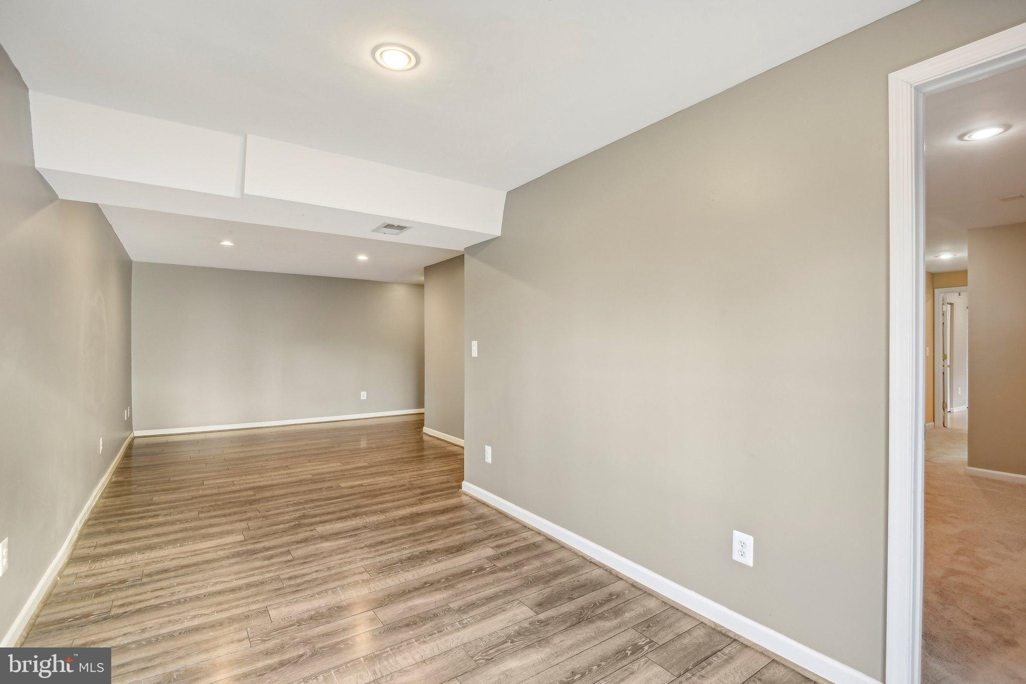 LAURIANNE WOODS - Residential