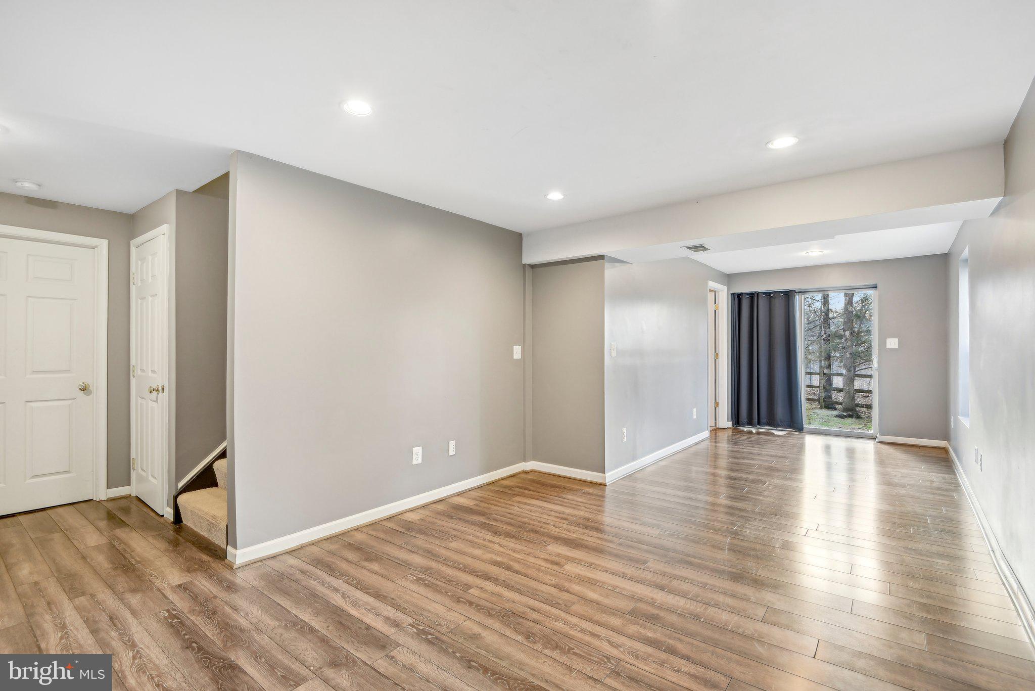 LAURIANNE WOODS - Residential