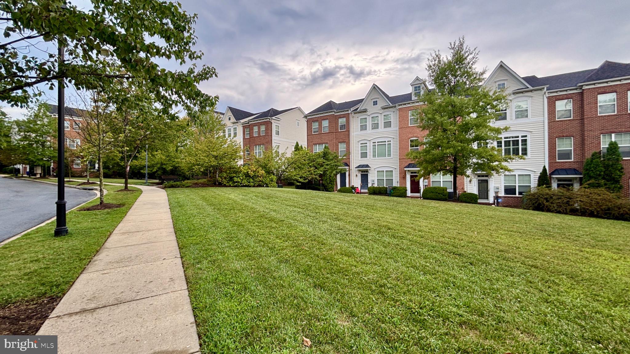 504 NE AVA WAY NE