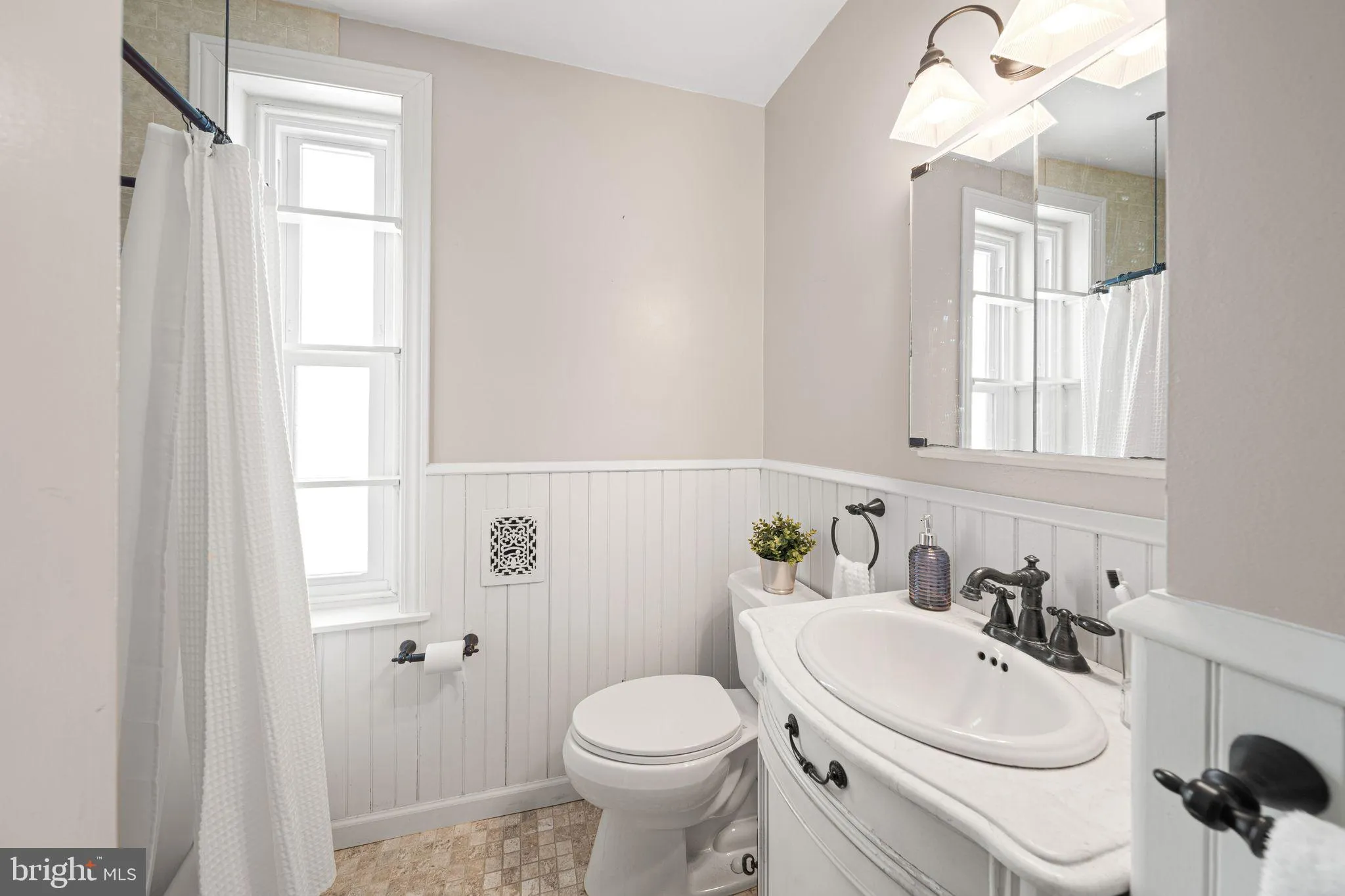 Philadelphia, Pennsylvania 19130, United States, 3 Bedrooms Bedrooms, ,2 BathroomsBathrooms,Residential,Active,133996