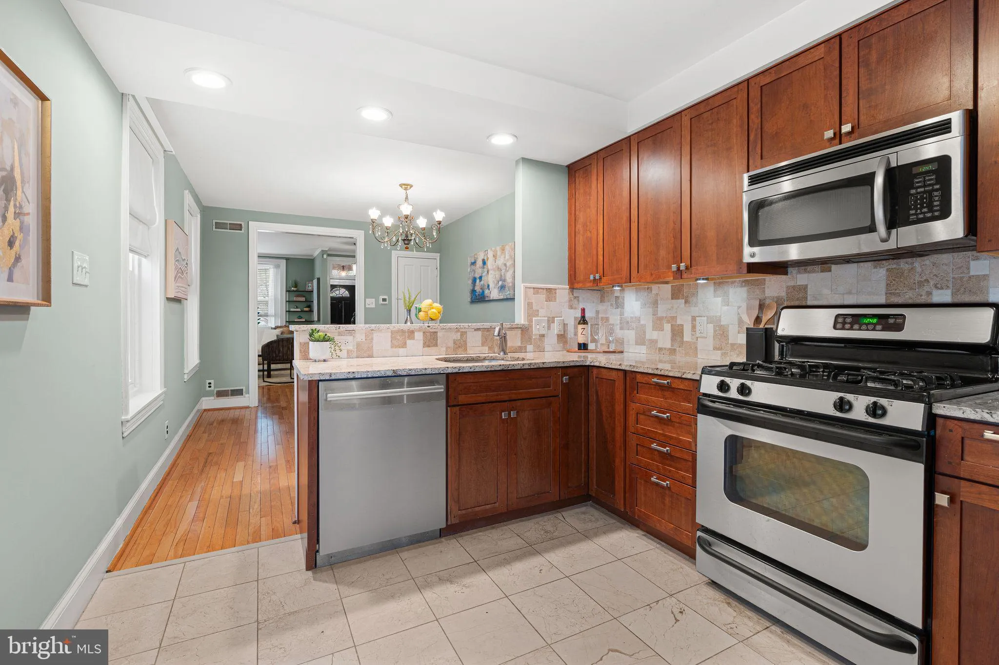 Philadelphia, Pennsylvania 19130, United States, 3 Bedrooms Bedrooms, ,2 BathroomsBathrooms,Residential,Active,133996