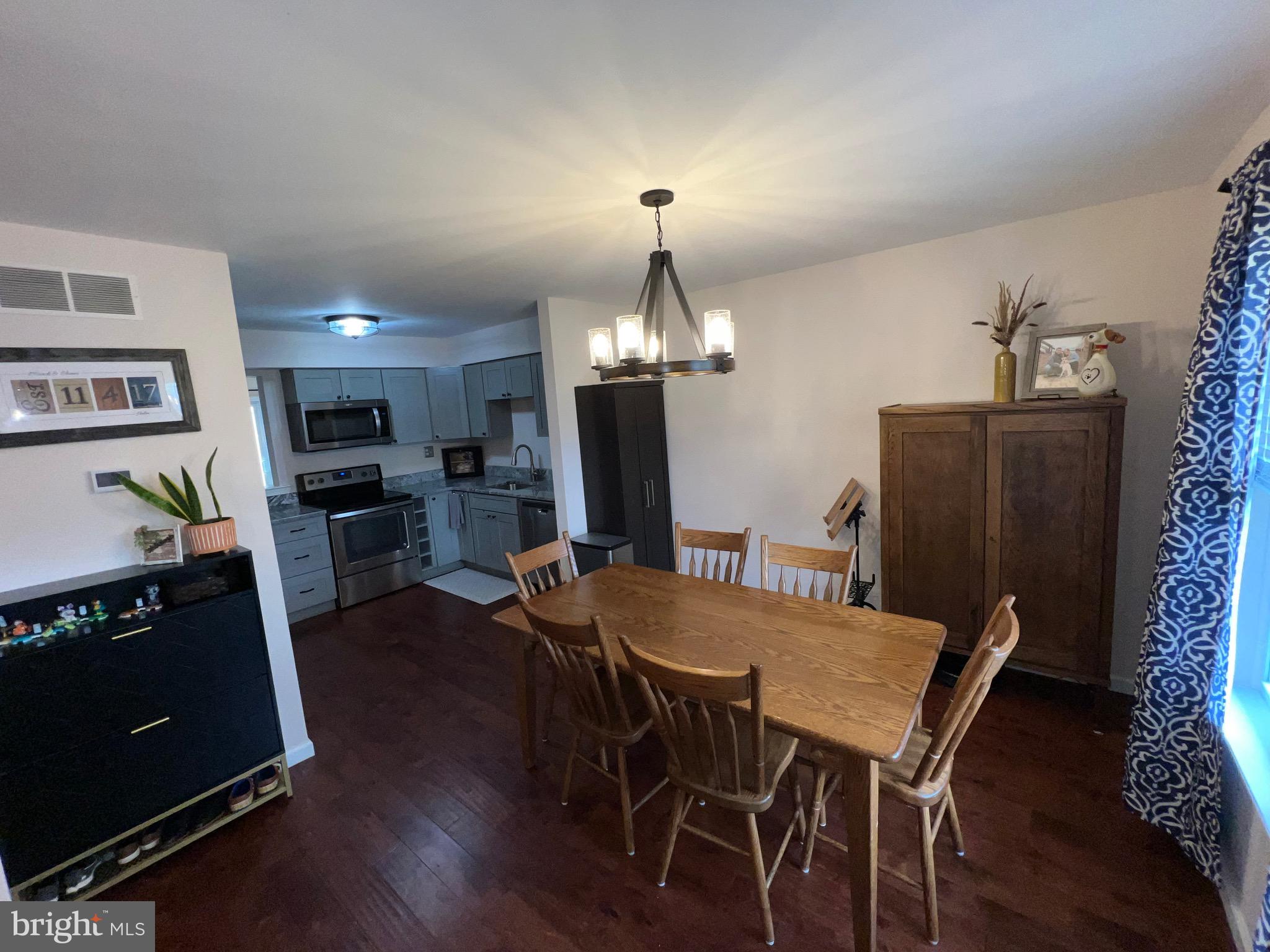 213 LAUREEN ROAD