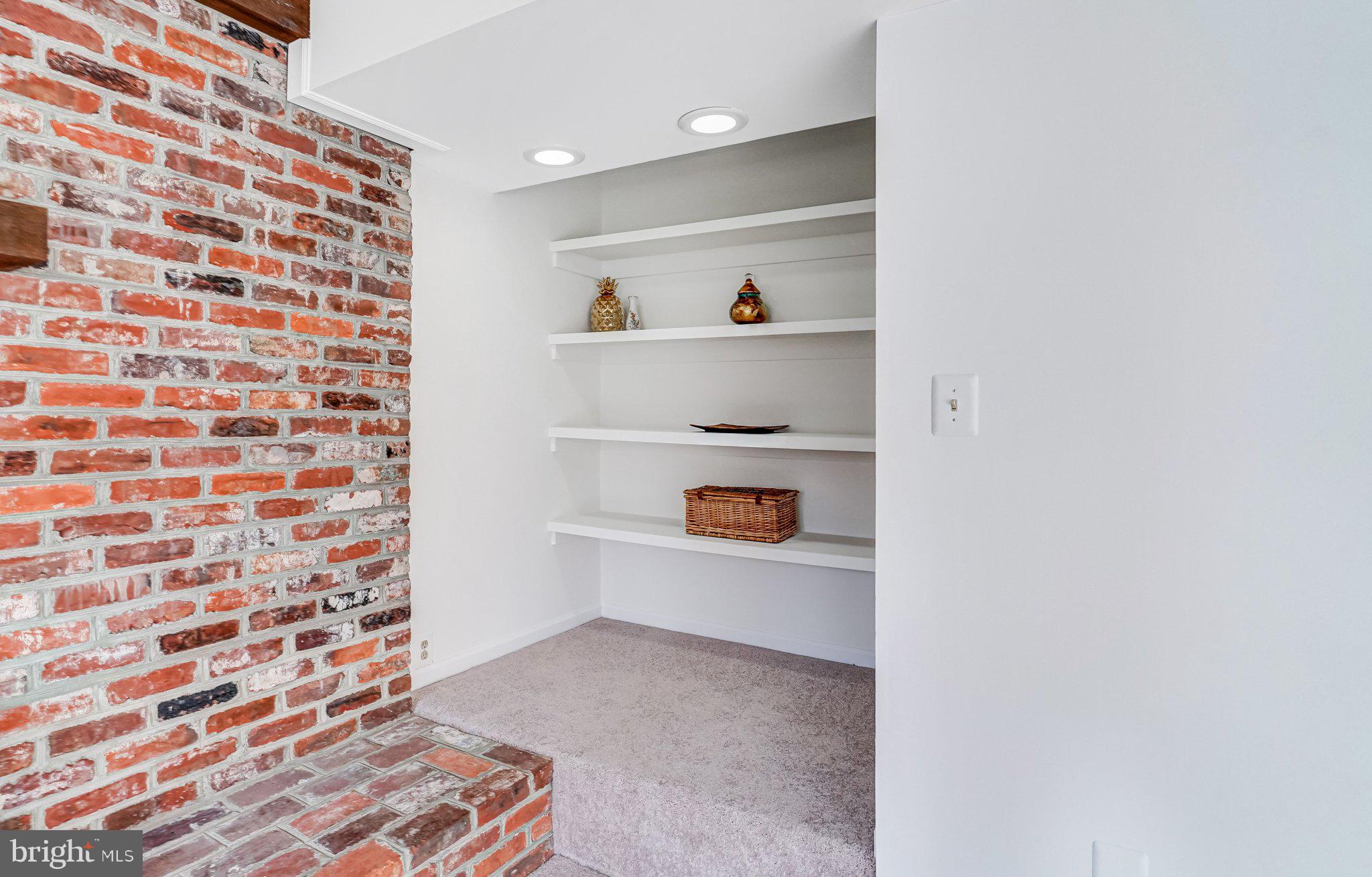 LAKEWOOD HILLS - Residential