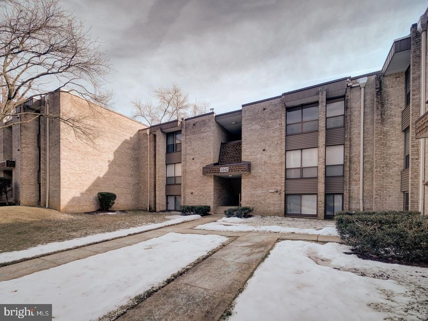 Welcome to Huntley Square, where convenience meets comfort! This two-bedroom, two-bathroom condo features a balcony with lovely views and a spacious master bedroom with bath. The unit also includes an eat-in kitchen and offers plenty of parking spaces. One of the standout benefits of this home is that all utilities are included in the monthly condo fee.
Ideally located in Temple Hills, this property provides easy access to an array of attractions, shopping, and dining. Explore National Harbor’s waterfront amenities, enjoy outdoor activities at Oxon Cove Park, or take a short trip to Washington, D.C., to visit cultural landmarks. Nearby shopping centers, including Iverson Mall and Marlow Heights Shopping Center, offer diverse retail options, while local dining options range from Italian classics to Caribbean flavors.
Commuting is a breeze with close proximity to I-495, Route 5, and two major airports, making this location ideal for both work and leisure. Don’t miss out—make this condo your new home today!