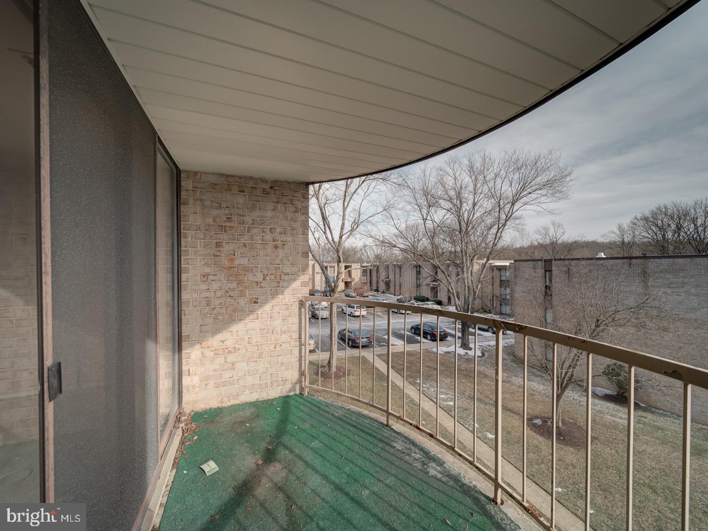 HUNTLEY SQUARE CONDOMINIUMS - Residential