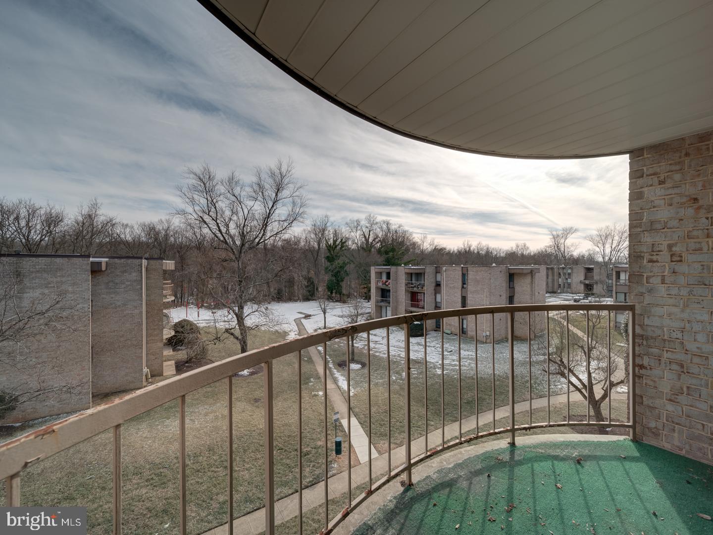 HUNTLEY SQUARE CONDOMINIUMS - Residential