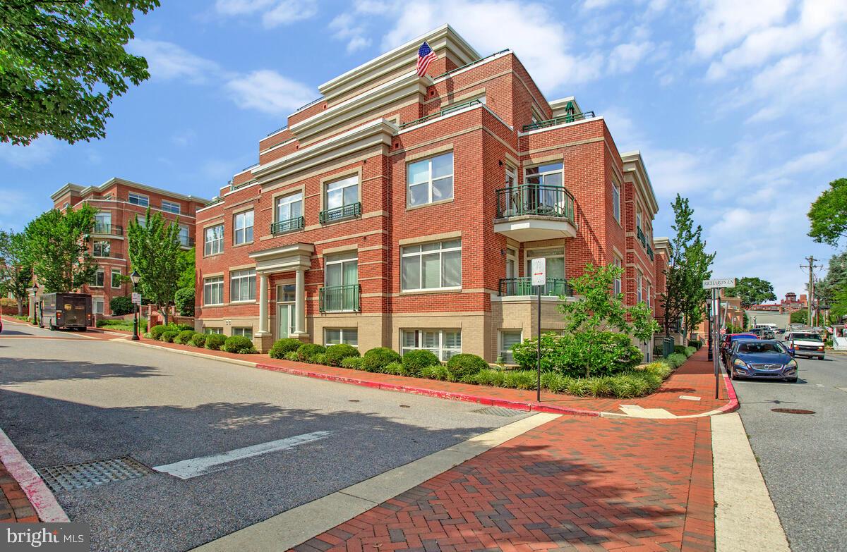 Chic Street-Level Condo in the Heart of Annapolis. Welcome to this spacious 1-bedroom, 1.5-bath condo in the sought-after Acton's Landing community. Perfectly situated on the street level for effortless access, this unit combines convenience with luxury. The open-concept layout features a generous living space, a large kitchen with a center island, breakfast bar, and plenty of storage—ideal for a weekend getaway or everyday living. The separate den offers a perfect work-from-home setup or cozy retreat.
The primary suite is a true haven, complete with a spa-inspired bath featuring a soaking tub, walk-in shower, and ample closet space. Enjoy easy access to the building’s parking garage just steps from your door. Community amenities include a fitness center, gym, party room, library, and more. Located just a short stroll from the water taxi and the vibrant shops, dining, and charm of historic downtown Annapolis—this is city living at its best. Don’t miss your chance to own in one of Annapolis’ most desirable communities!