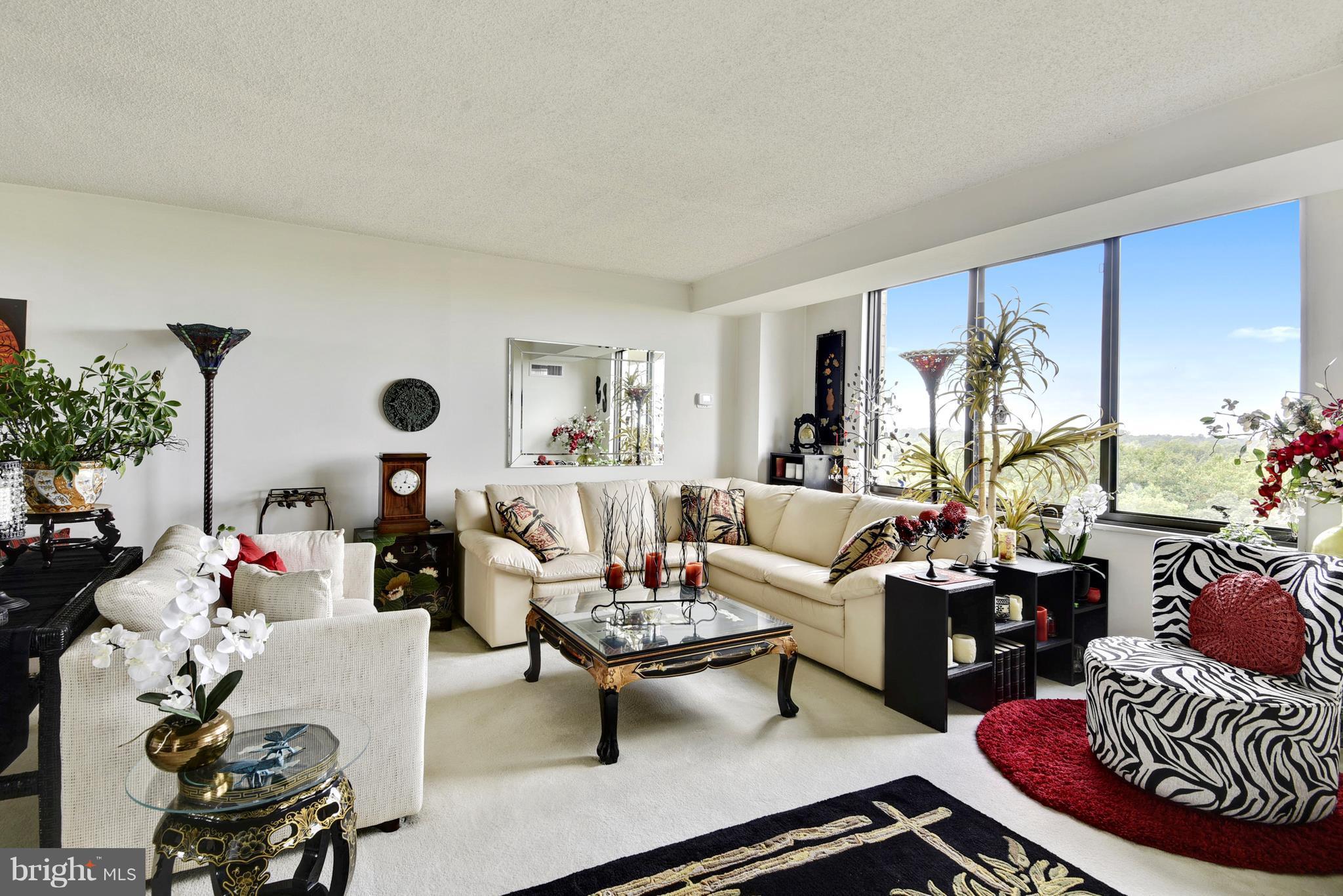 PROMENADE TOWERS - Residential