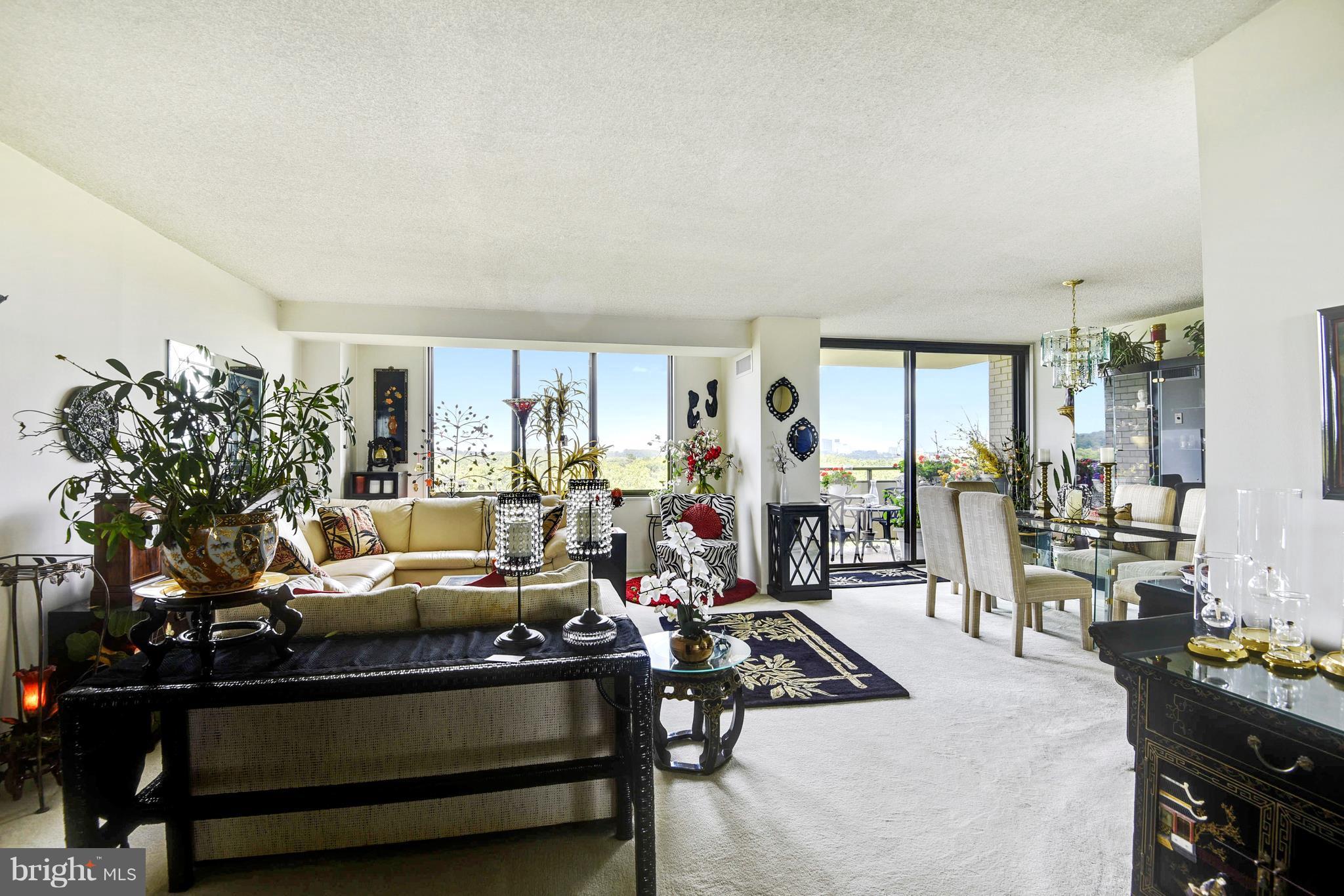 PROMENADE TOWERS - Residential