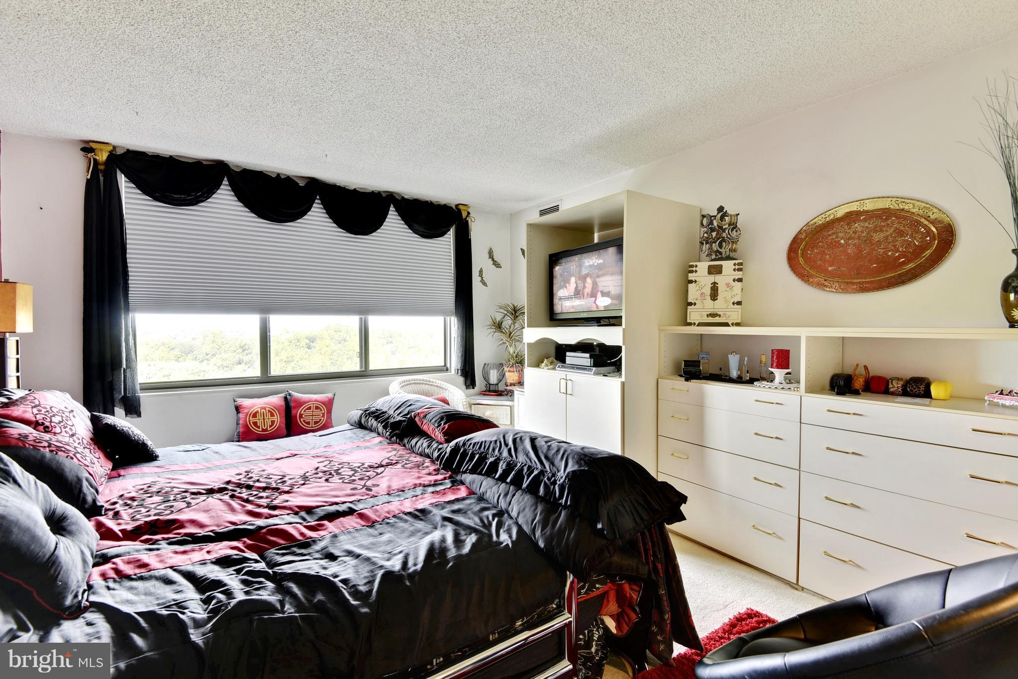 PROMENADE TOWERS - Residential