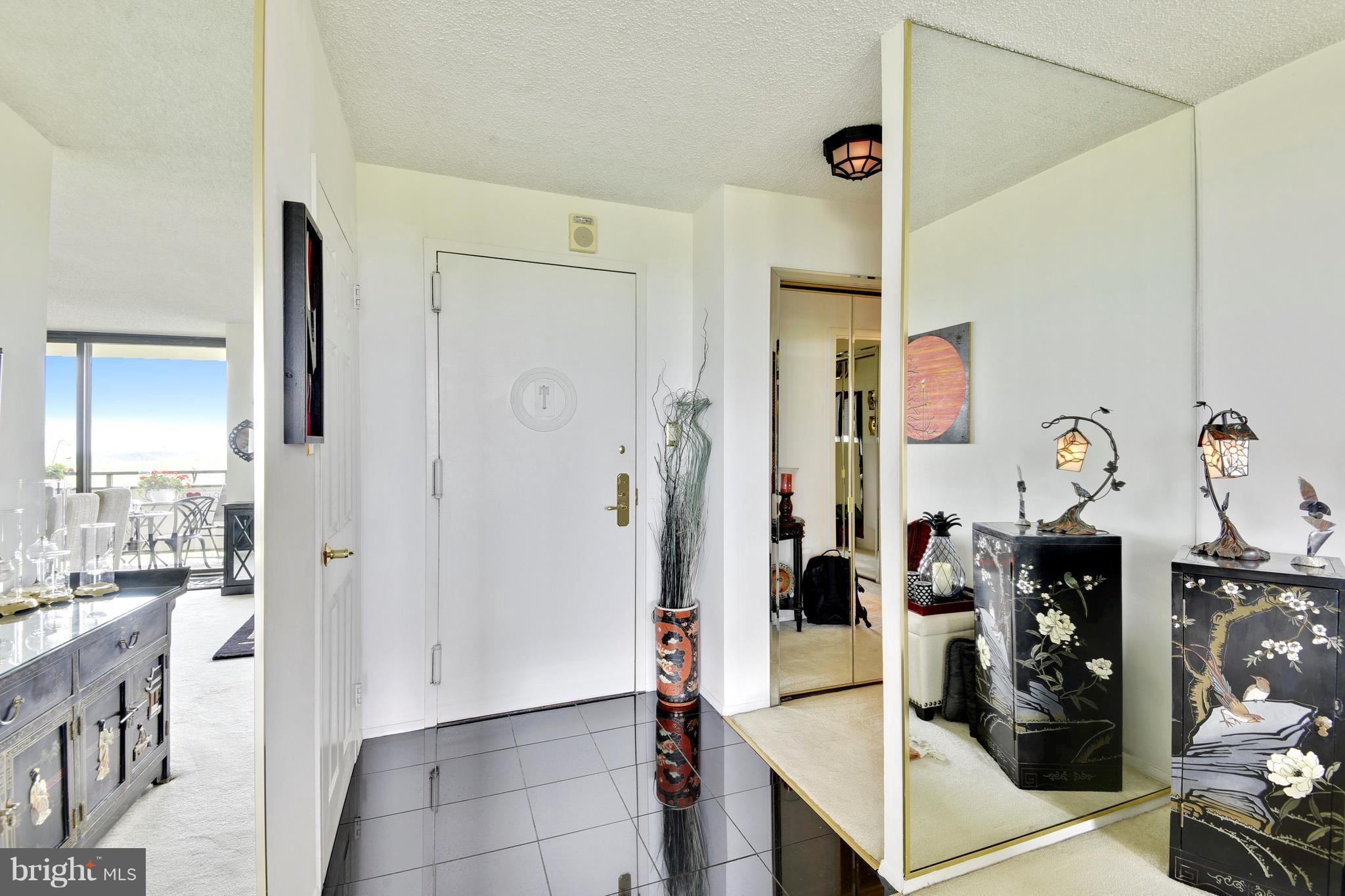 PROMENADE TOWERS - Residential