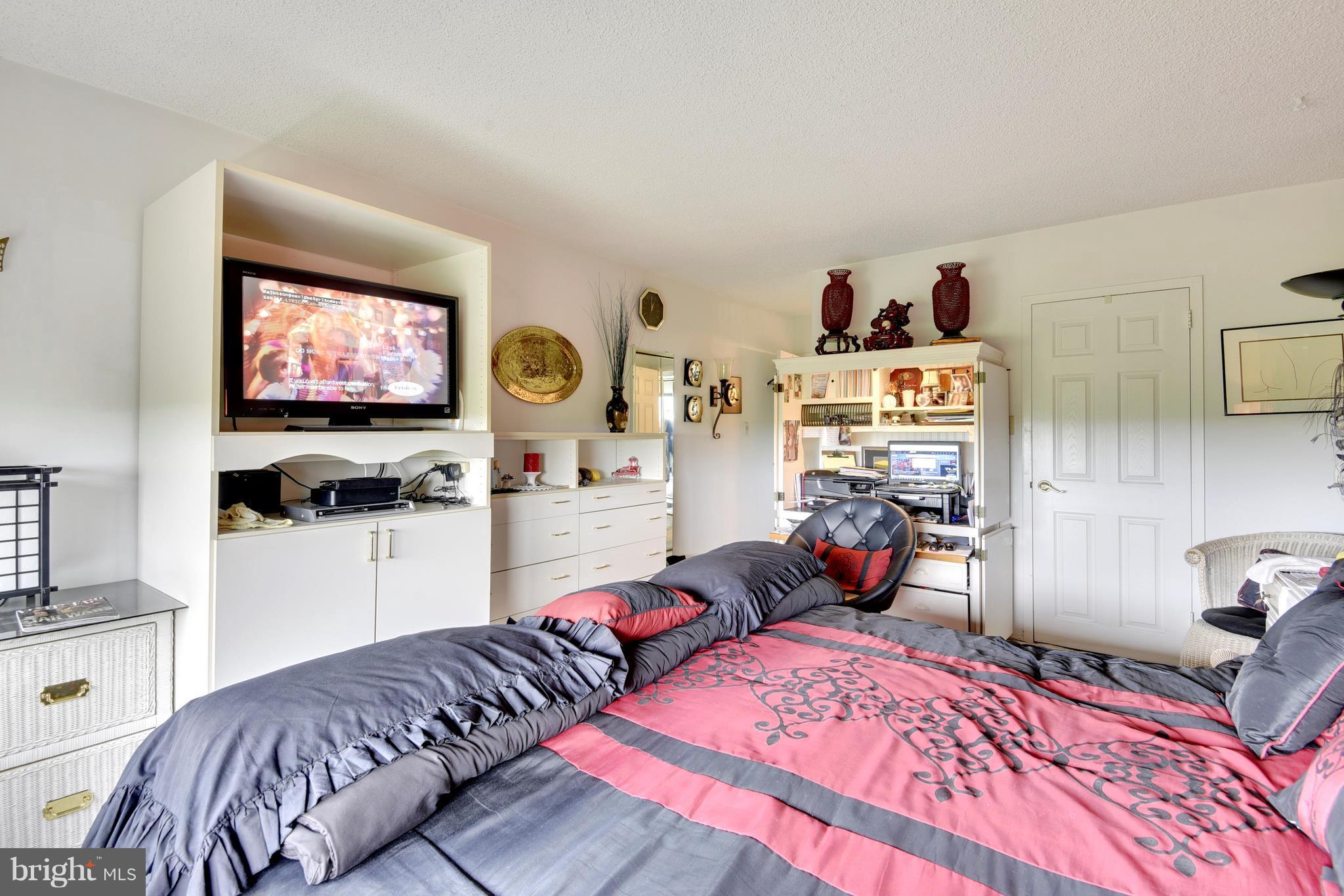 PROMENADE TOWERS - Residential