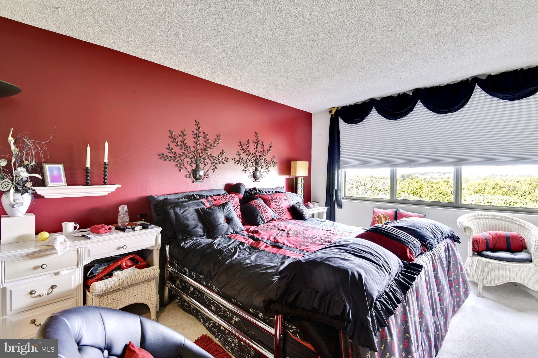 PROMENADE TOWERS - Residential