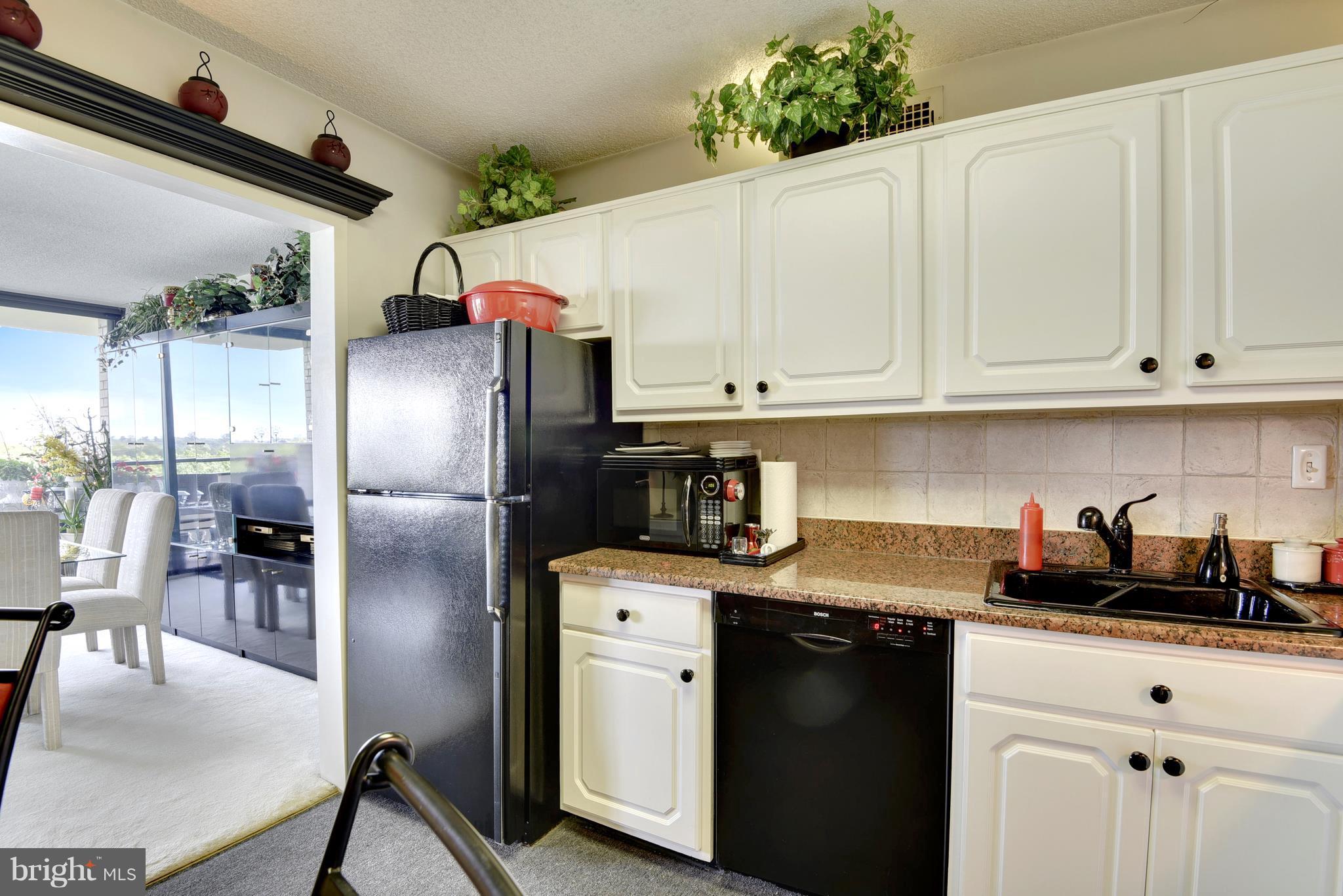 PROMENADE TOWERS - Residential