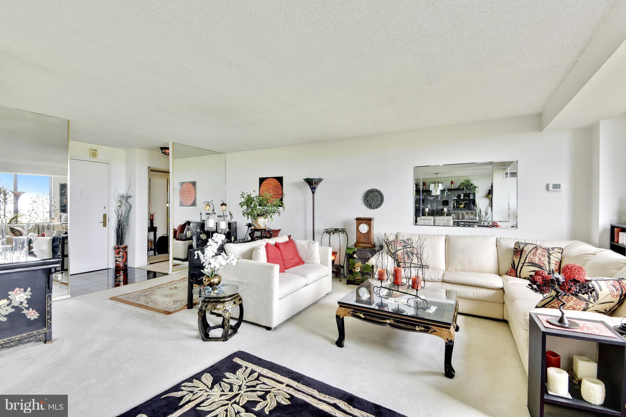 PROMENADE TOWERS - Residential