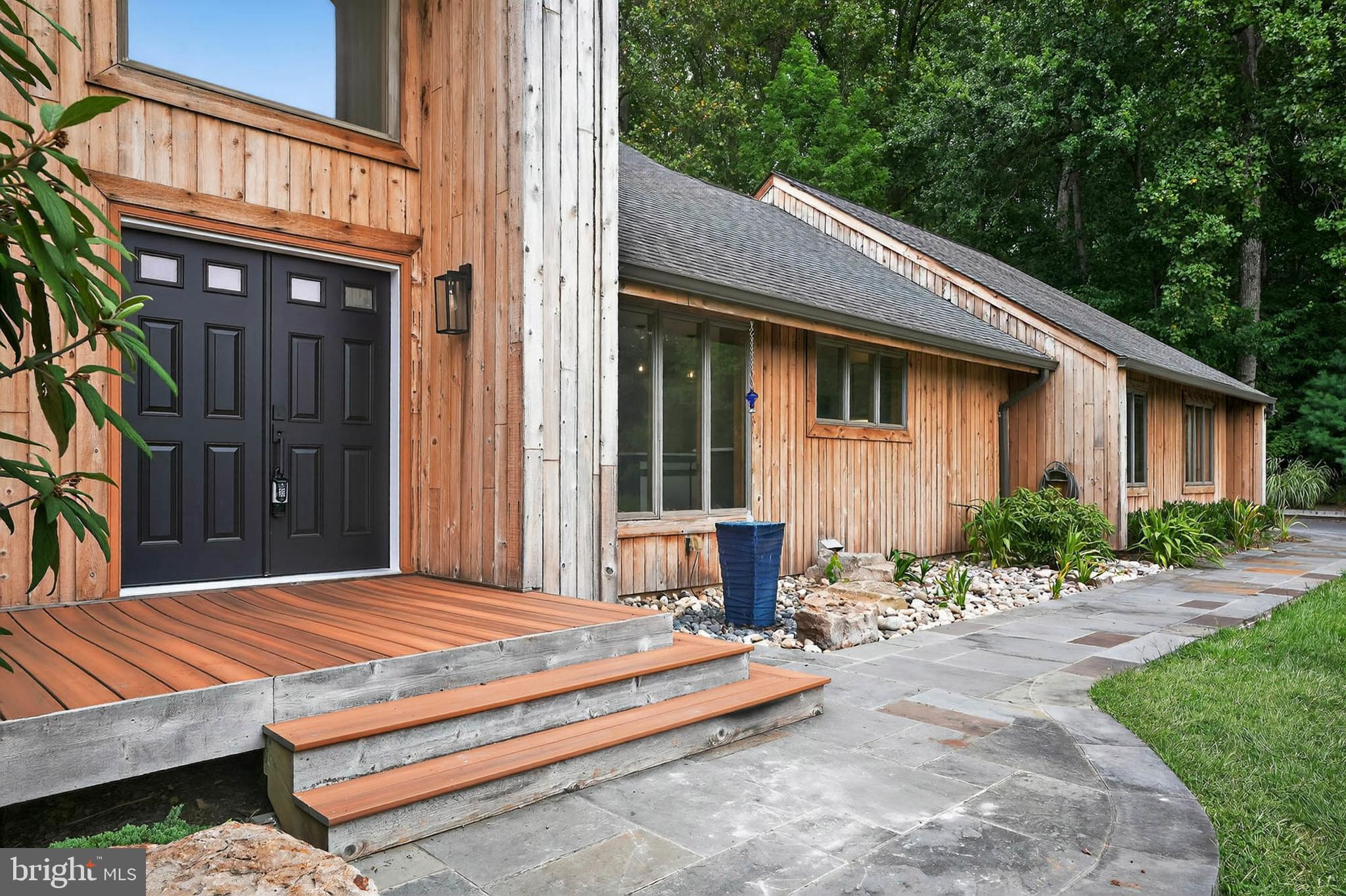 13719 LAKESIDE DRIVE