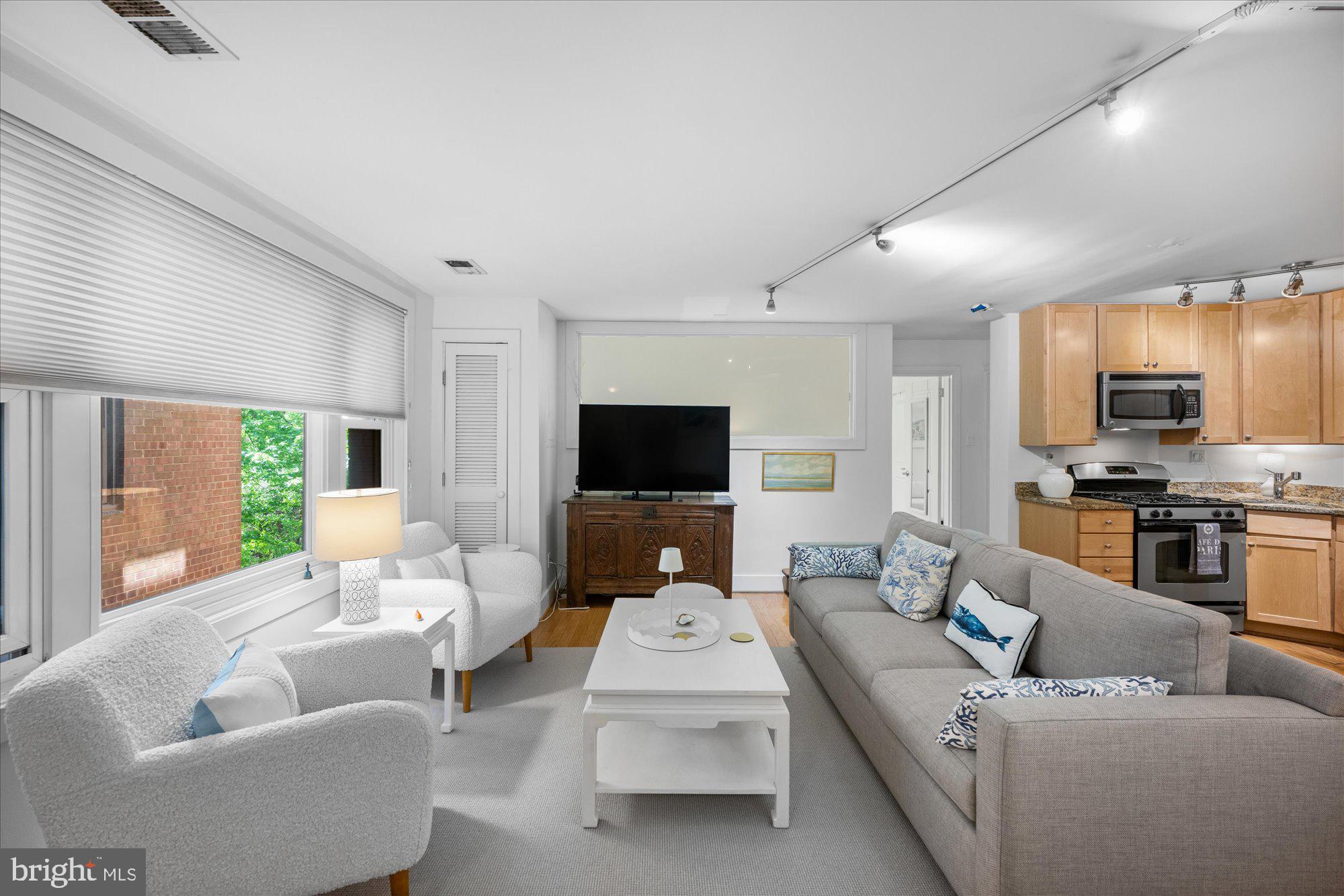 4840 MACARTHUR BOULEVARD NW 402