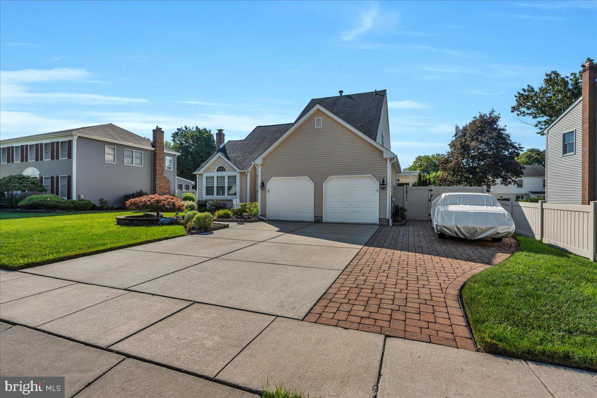 14 ABBOTSFORD DRIVE