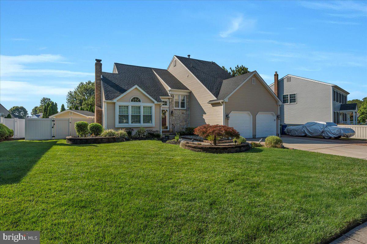 14 ABBOTSFORD DRIVE