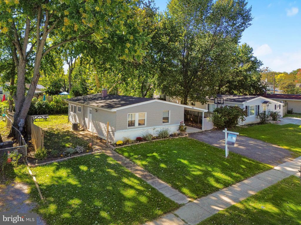Photo of 405 Morningside Drive, GLEN BURNIE, MD 21061 (MLS # MDAA2129058)