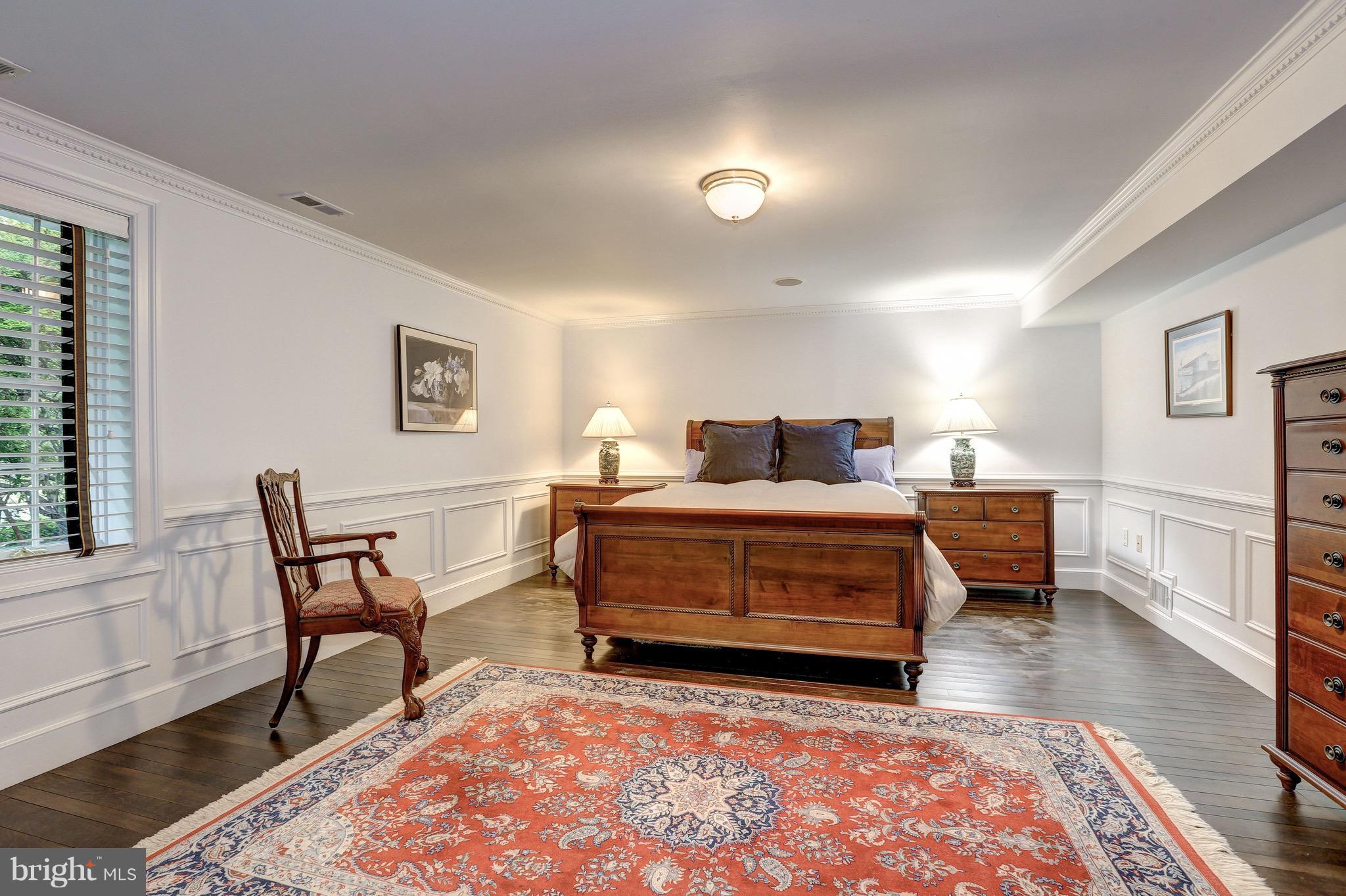 MANOR LAKE - Residential